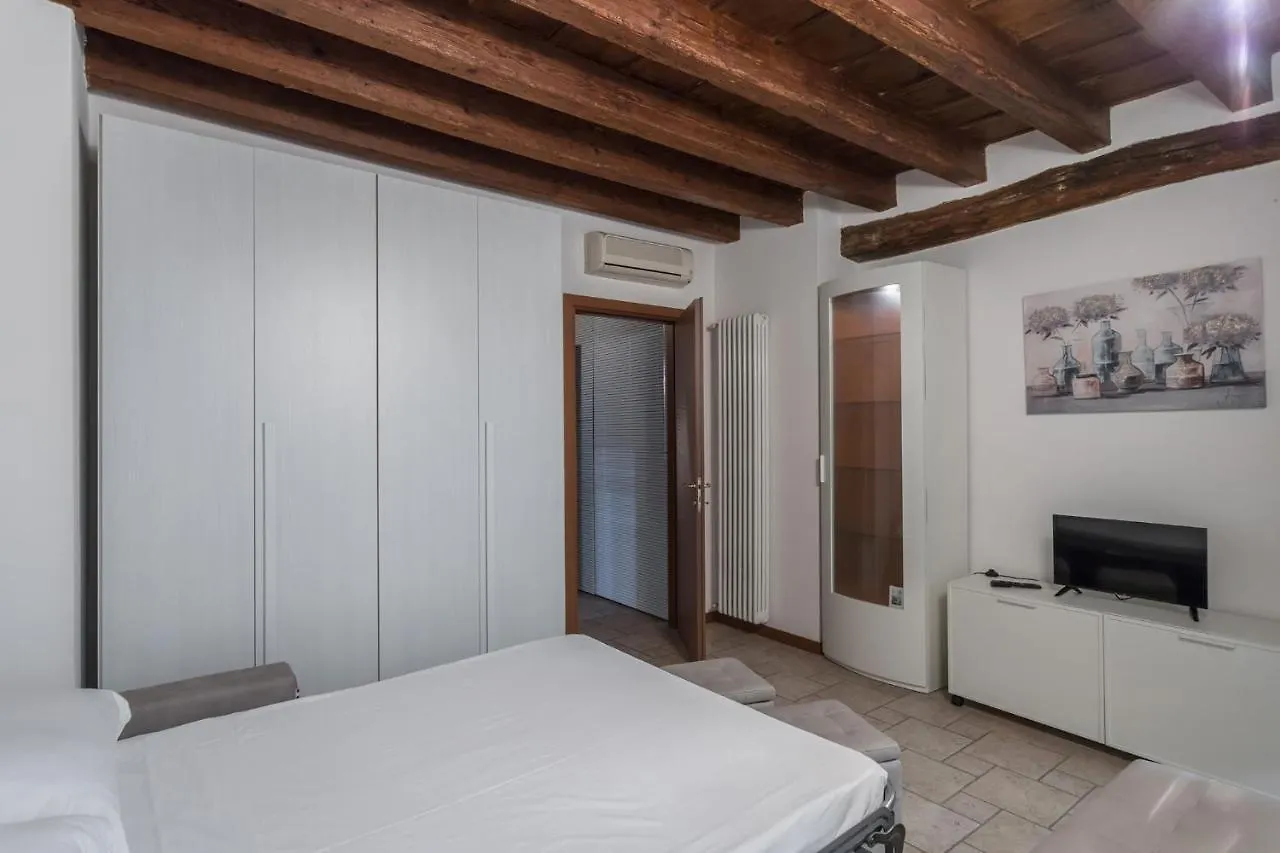 San Bernardino 8 - Immobili E Soluzioni Rent Apartment Bergamo 0*,  Italy